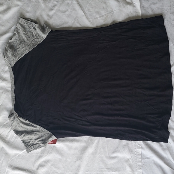 Star Wars Disney Black & Heather gray short sleeve tshirt medium - Picture 4 of 7